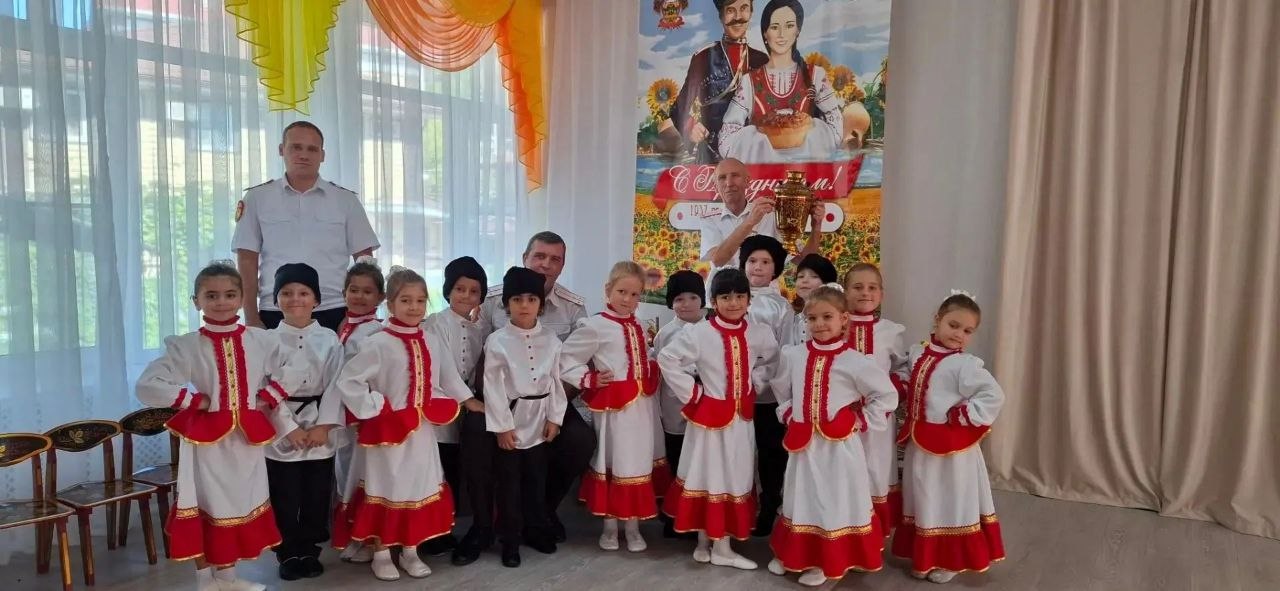 Казачья встреча в детском саду «Родничок»: детям рассказали о традициях Краснодарского края.